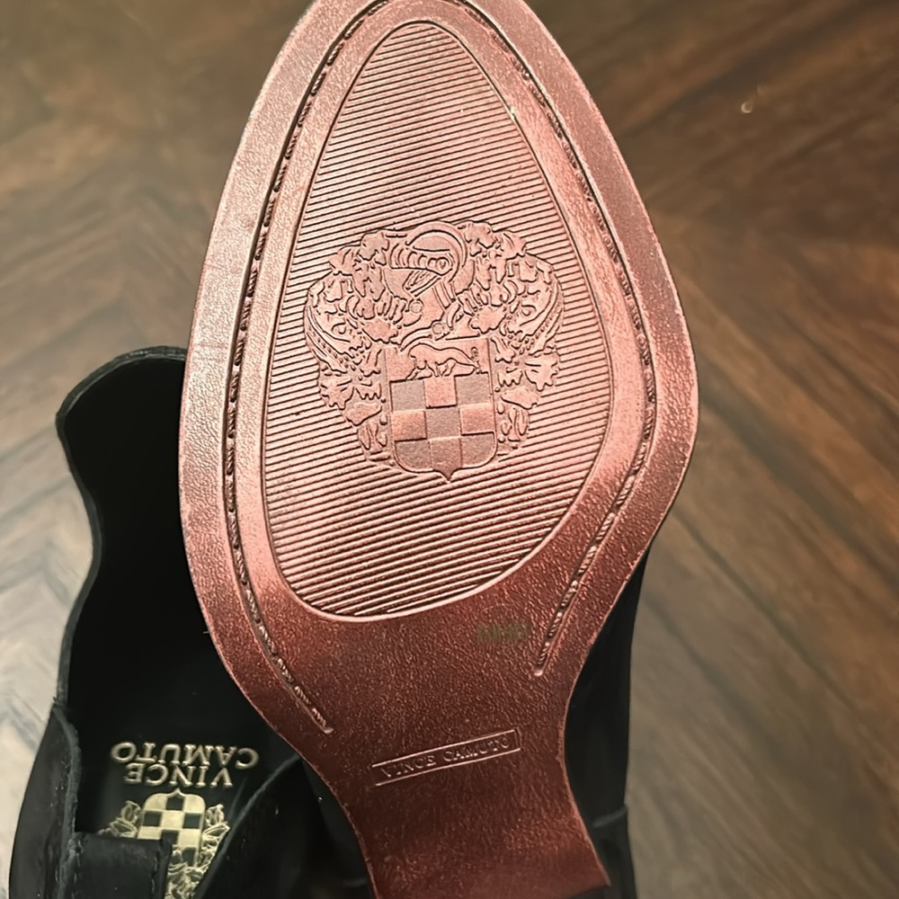 Vince Camuto Women’s Red bottom Heels Pre owned, Size 8 1/2 - Picture 9 of 13